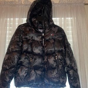 Tommy Hilfiger black camo light weight jacket.